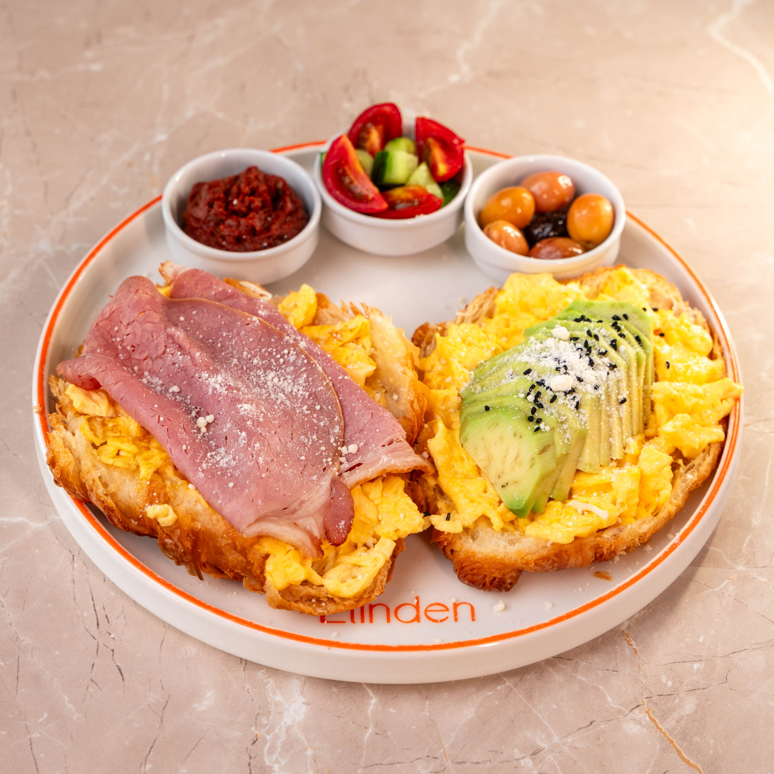 İkili Açık Kruvasan Kahvaltı